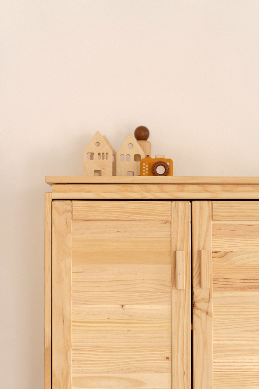 Imagen de ambiente 6 para:Armario peque&ntilde;o con caj&oacute;n en madera maciza